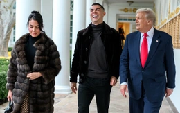 Ronaldo cùng hôn thê thảnh thơi dạo bước với ông Trump