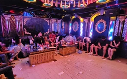 3 quán karaoke ở Hà Nội chứa chấp sử dụng ma túy, gần 100 người liên quan, thu nhiều súng đạn