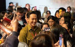 Mưa đỏ chiếu mở màn Liên hoan phim Việt Nam, khán giả ngồi kín rạp