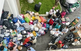 Cùng Tuổi Trẻ cứu trợ đồng bào lũ lụt miền Trung