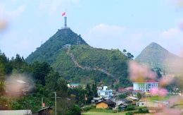 Lý do tạm dừng xe chở khách lên cột cờ Lũng Cú