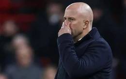HLV Arne Slot thừa nhận trách nhiệm sau trận thua 'rất tệ' của Liverpool tại Anfield