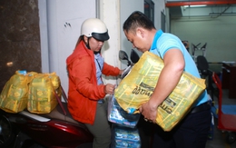 Video người dân TP.HCM đem nhu yếu phẩm chia sẻ khó khăn với đồng bào vùng lũ