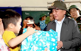 Thường trực Ban Bí thư thăm người dân vùng lũ xã Diên Điền, Khánh Hòa