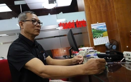 'Nước lũ càng dâng, lòng tôi càng thắt lại'