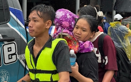 Giữa bao mất mát, nghĩa đồng bào thắp lên ấm áp