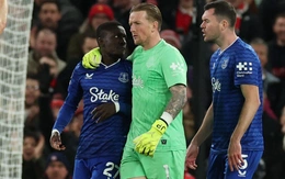 Tấm thẻ đỏ hiếm gặp của cầu thủ Everton