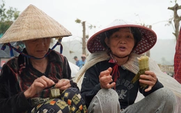 Bánh tét nghĩa tình gửi về rốn lũ Phú Yên