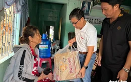 Cùng Tuổi Trẻ cứu trợ đồng bào lũ lụt miền Trung