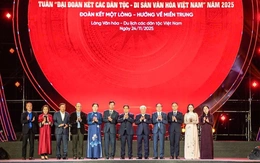 Hơn 500 tỉ đồng ủng hộ đồng bào miền Trung trong đêm khai mạc Tuần Đại đoàn kết các dân tộc Việt Nam