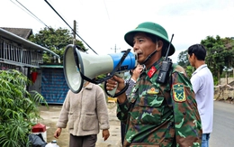 Tiếp tục sơ tán khẩn cấp dân sống gần quả đồi 'rách đôi' ở vùng lũ Đa Nhim