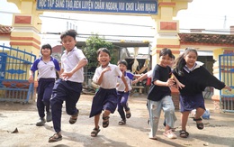 Khẩn trương đưa học sinh vùng lũ trở lại trường