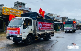 Cùng Tuổi Trẻ cứu trợ đồng bào lũ lụt miền Trung