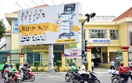 Viện Pasteur TP.HCM 'kêu cứu' vì di tích 134 tuổi chìm trong bảng quảng cáo và rác