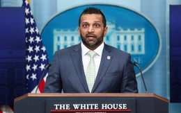 Tổng thống Trump bác bỏ tin đồn sa thải Giám đốc FBI dù vướng loạt bê bối