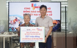 Cùng Tuổi Trẻ cứu trợ đồng bào lũ lụt miền Trung