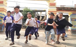 Khẩn trương đưa học sinh vùng lũ trở lại trường