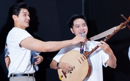 'Lý kéo chài' trong 'Truy tìm long diên hương' gây sốt, Cao Bá Hưng hát với đàn nguyệt