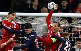 Van Dijk nhận bị mỉa mai sau pha ‘chơi bóng rổ’ ở Champions League