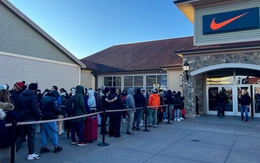 Nghịch lý Black Friday: Người Mỹ đổ xô đi mua sắm, doanh thu vẫn ế ẩm