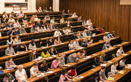 Đào tạo y khoa và luật ở nước phát triển ra sao?