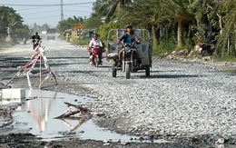 Đấu thầu sửa chữa đường kết nối làng hoa Sa Đéc lởm chởm đá, đầy ổ voi