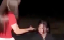 Xác minh clip cô gái trẻ bị nhóm phụ nữ đánh, bắt quỳ giữa đường ở Quảng Trị