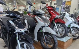 Xe máy Honda hàng về nhỏ giọt, 'loạn' giá
