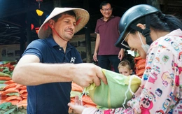 Phiên chợ quê 0 đồng cho người dân vùng lũ Nha Trang