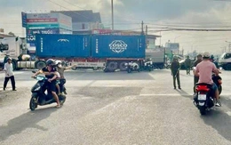 Vợ tử vong, chồng thoát chết sau tai nạn với container