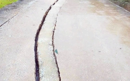 Xuất hiện vết nứt dài 40 mét trên đường Hồ Chí Minh nhánh Tây qua Quảng Trị