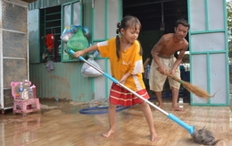 Người dân Tuy Phong gượng dậy sau trận ‘bom nước’ càn quét