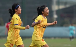 Huỳnh Như ghi bàn vào lưới... tuyển nữ Việt Nam