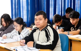 Hồ Dân Chính - Sinh viên ĐH Duy Tân với hành trình đầy nghị lực trên giảng đường