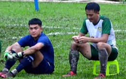 Trọng tài 'bẻ còi', cầu thủ đình công 10 phút ở Giải hạng ba