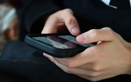 Tin tức sáng 6-11: Mạng xã hội khiến người trẻ căng thẳng; Sắp ngừng vai trò hội đồng trường