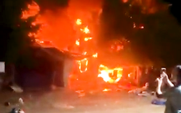 Chợ Bình Dương tại Gia Lai bốc cháy trong đêm, 86 ki ốt hàng hóa bị thiêu rụi