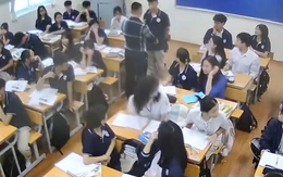 Thầy giáo có màn kịch chúc mừng sinh nhật khiến học trò hết hồn