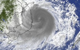 Hoàn lưu bão Kalmaegi quét tới Nam Bộ, TP.HCM, trời tối dần, dự báo mưa to