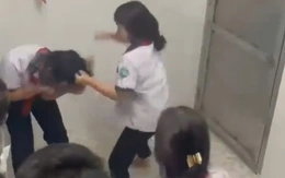Nữ sinh lớp 8 ở TP.HCM đánh hội đồng bạn học trong nhà vệ sinh: phụ huynh xin bồi thường!