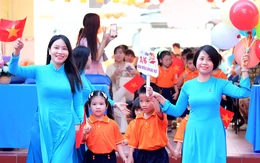 Dạy tiếng Anh bắt buộc từ lớp 1: Đào tạo, bồi dưỡng giáo viên là then chốt