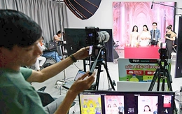 Người nổi tiếng kiếm tiền khủng từ... hàng giả