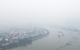 TP.HCM mù mịt sương, đề phòng mưa lớn kết hợp triều cường gây ngập nặng