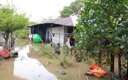 Chính quyền hỗ trợ dân gia cố sau vụ vỡ đê bao ở cồn Sơn