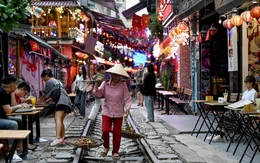 Nikkei Asia: Việt Nam đón 'cơn sóng vàng' du khách Trung Quốc