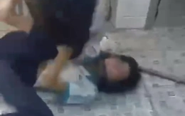 Vụ 2 nữ sinh đánh nhau trong nhà vệ sinh ở TP.HCM: Học  sinh đứng xem cũng bị kỷ luật