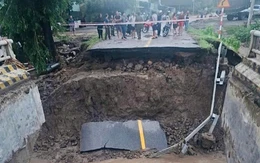Nước lũ cuốn đứt đường đầu cầu, đường Trường Sơn Đông ách tắc