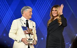 Bà Melania Trump được vinh danh ‘Người yêu nước của năm’