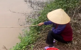 Cụ bà tiết lộ bí quyết khi đi câu cá ở mương