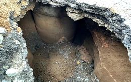 'Hố tử thần' sâu hơn 2m xuất hiện trên đường mới được trải nhựa